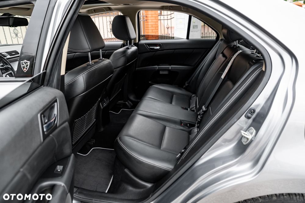 Suzuki Kizashi 2.4 4x4 CVT Sport - 21