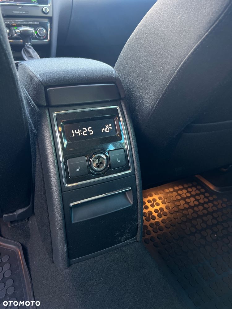 Skoda Superb 2.0 TDI Ambition DSG - 30