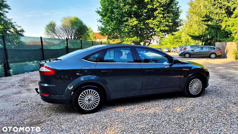 Ford Mondeo 2.0 Ghia X100 / X - 12