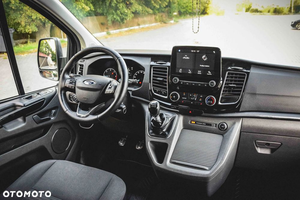 Ford Tourneo Custom 2.0 EcoBlue L2 Titanium - 34