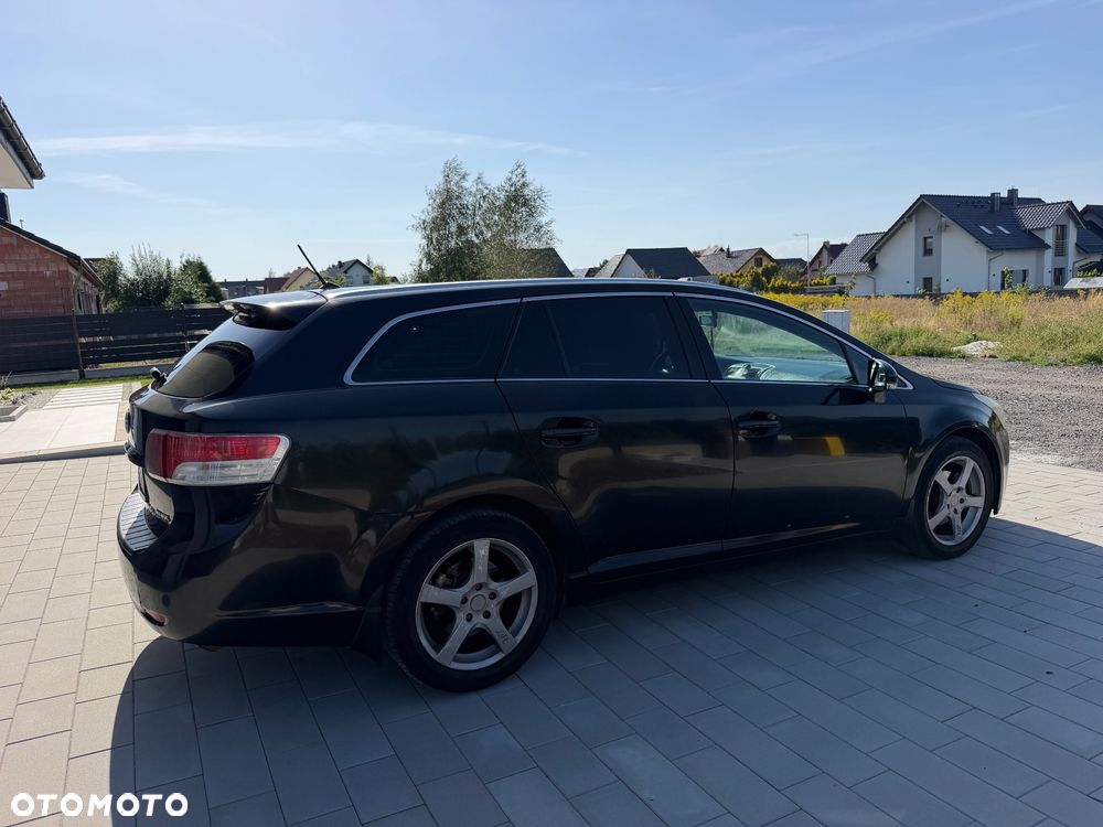 Toyota Avensis 2.0 D-4D Sol - 11