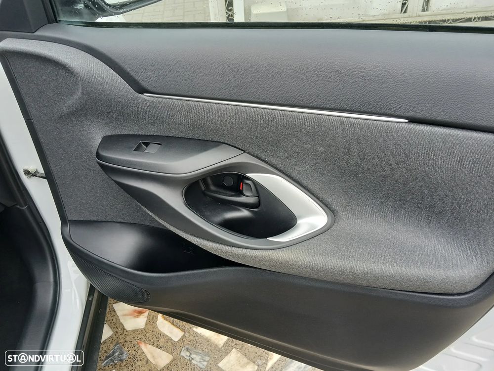 Toyota Yaris Cross 1.5 HDF Comfort Plus - 29