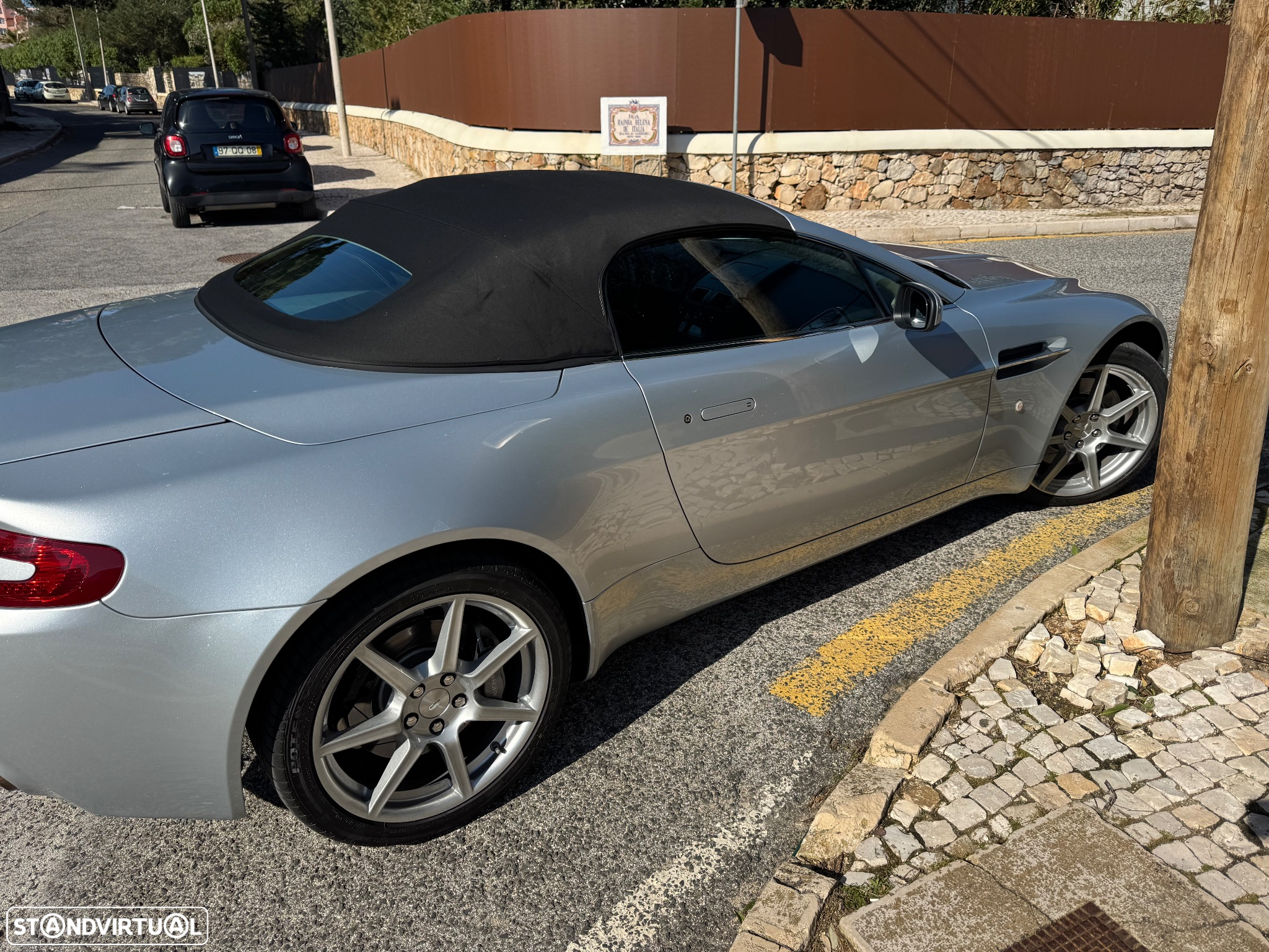 Aston Martin Vantage Roadster - 31
