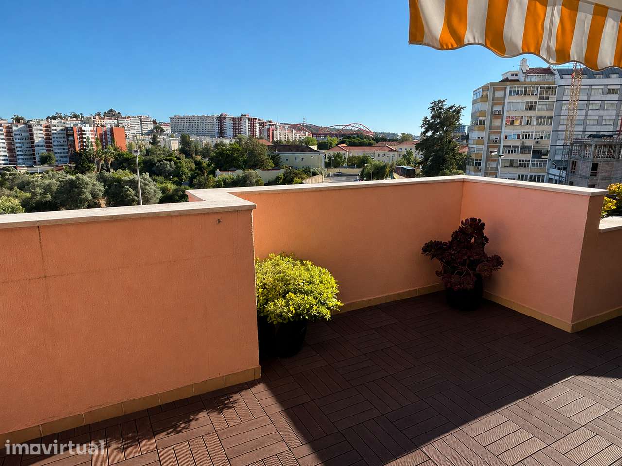 T3 em Telheiras renovado com Terraços e vista desafogada sobre Lisboa - Grande imagem: 5/15
