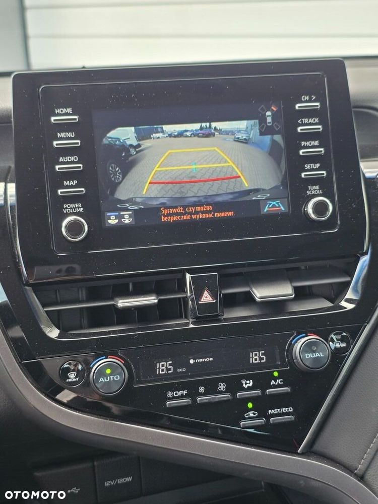 Toyota Camry 2.5 Hybrid Comfort CVT - 28