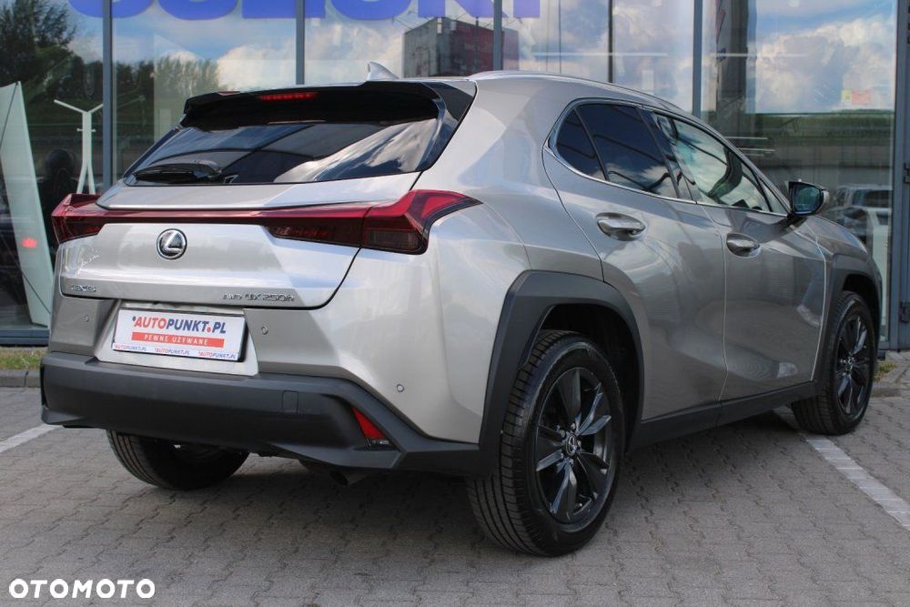 Lexus UX - 5