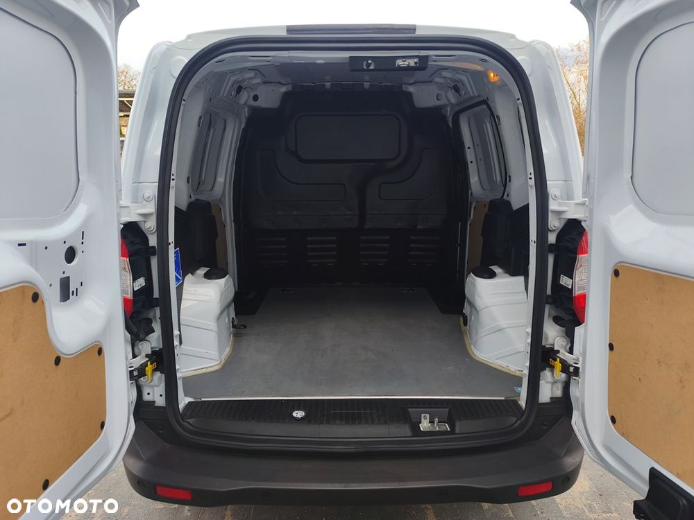 Ford Transit Courier - 17