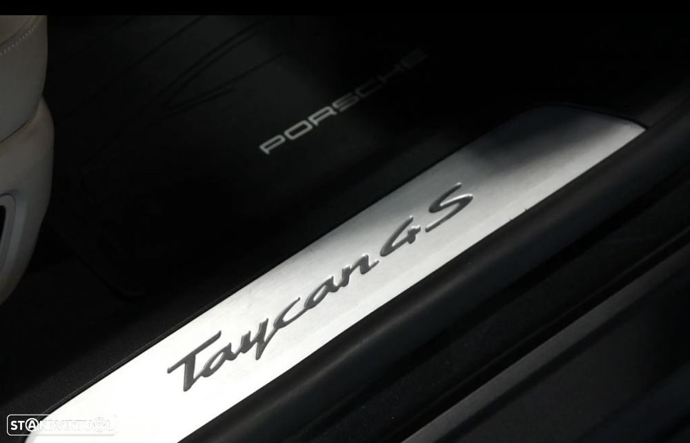 Porsche Taycan Cross Turismo 4S - 14
