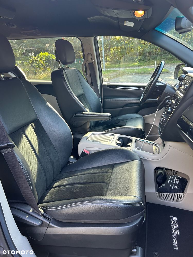 Dodge Grand Caravan 3.6 R/T - 10