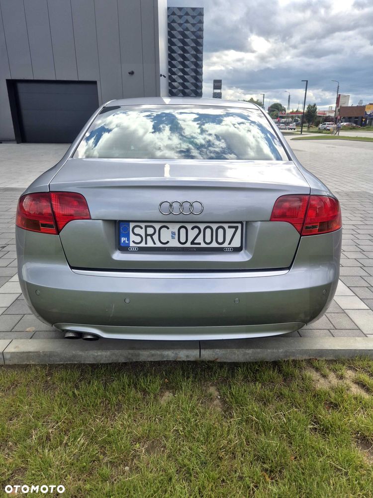 Audi A4 Limousine - 4