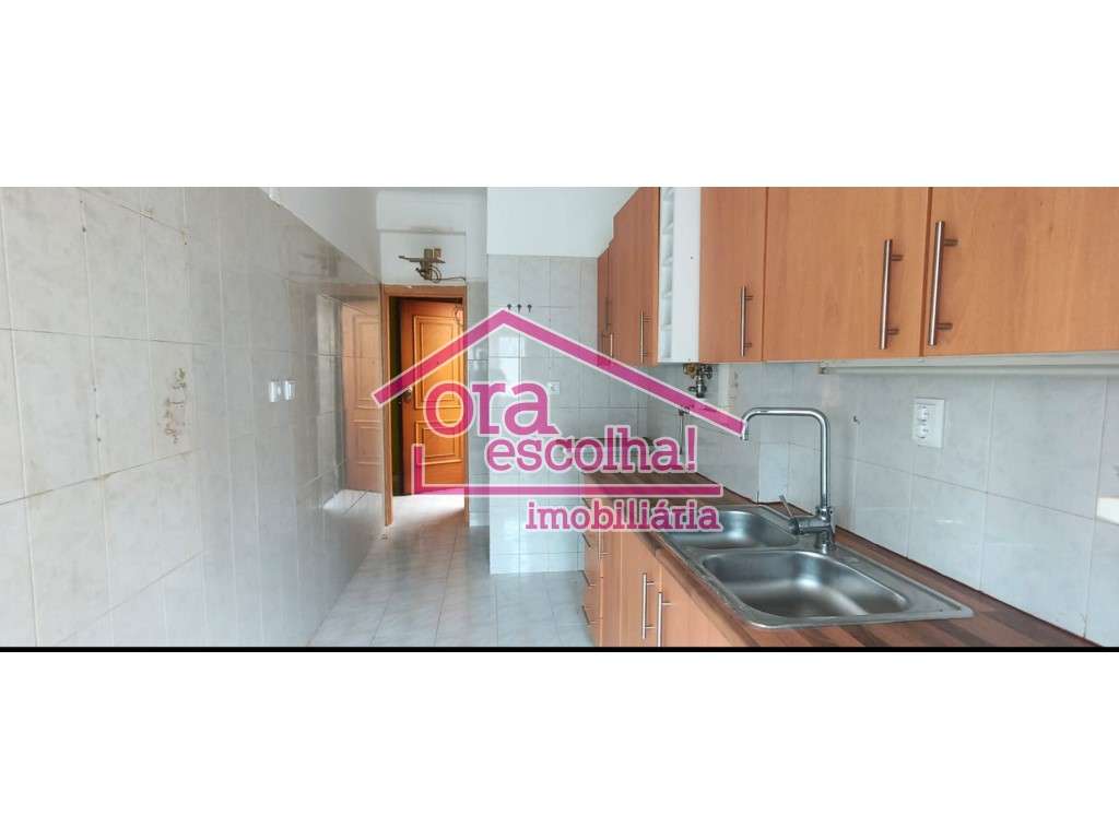 Apartamento T3, transformado em T4 Duplex com 90 m2 na Murtinheira,... - Grande imagem: 2/14