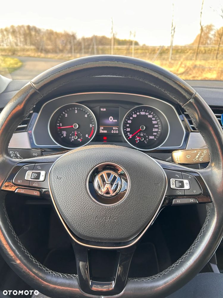 Volkswagen Passat 2.0 TDI SCR Highline - 9