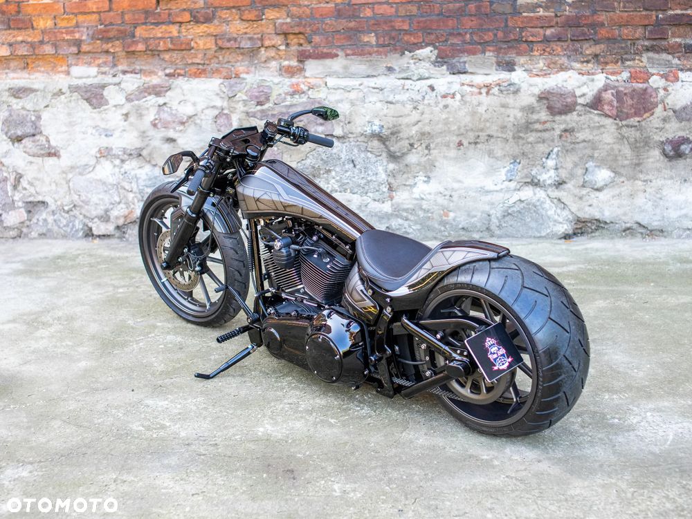 Harley-Davidson Softail Breakout - 13
