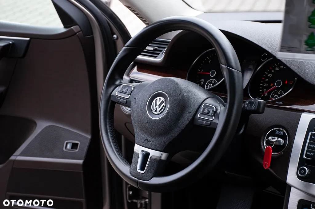 Volkswagen Passat 2.0 TDI DPF Highline DSG - 26