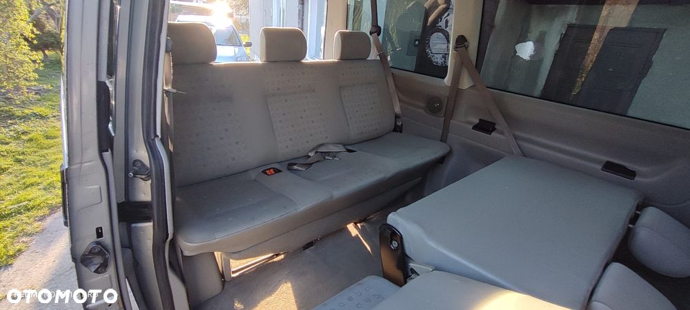 Volkswagen Caravelle - 20