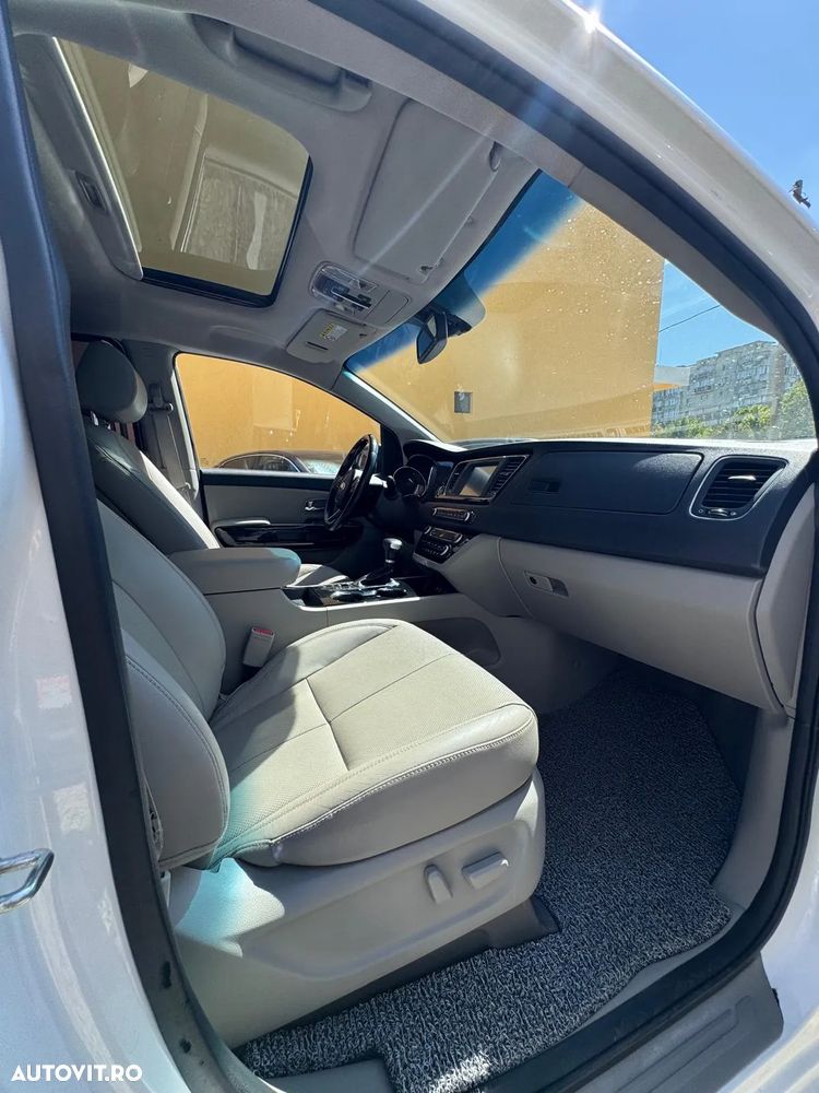 Kia Carnival - 15