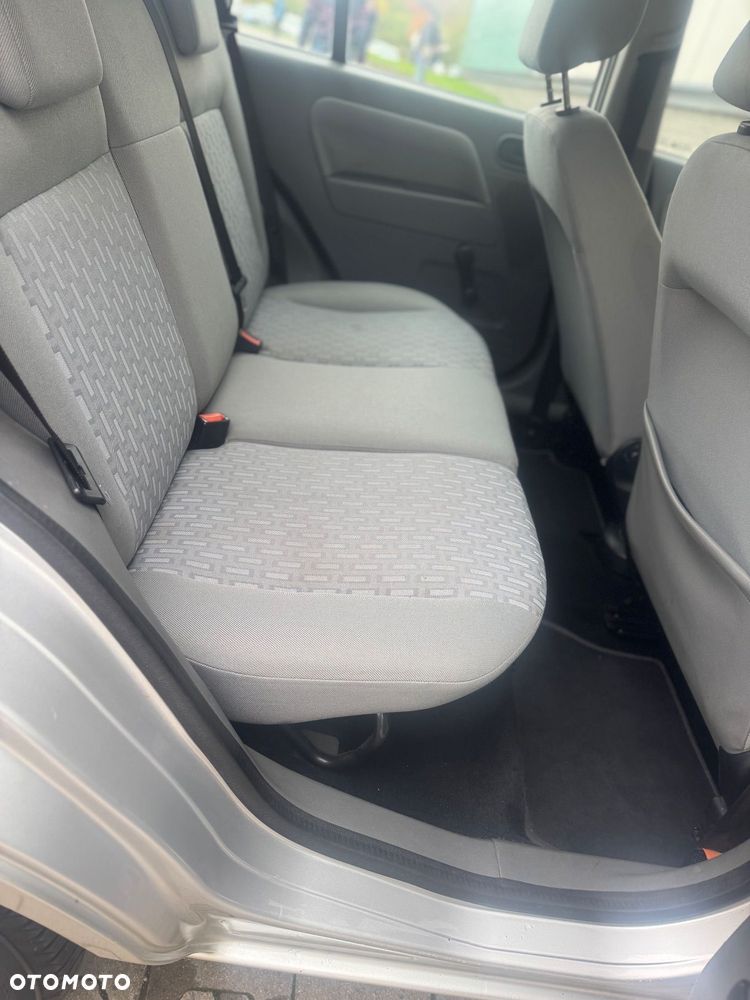 Ford Fusion - 12