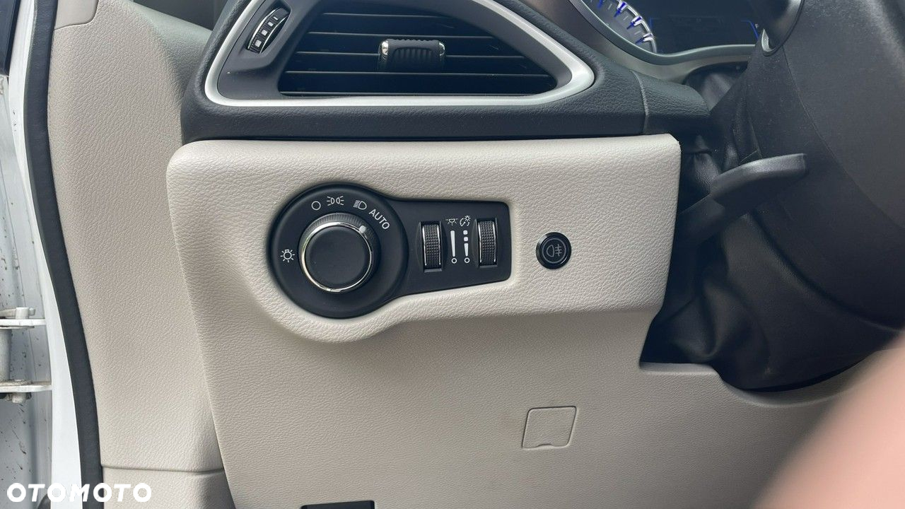 Chrysler Pacifica - 13