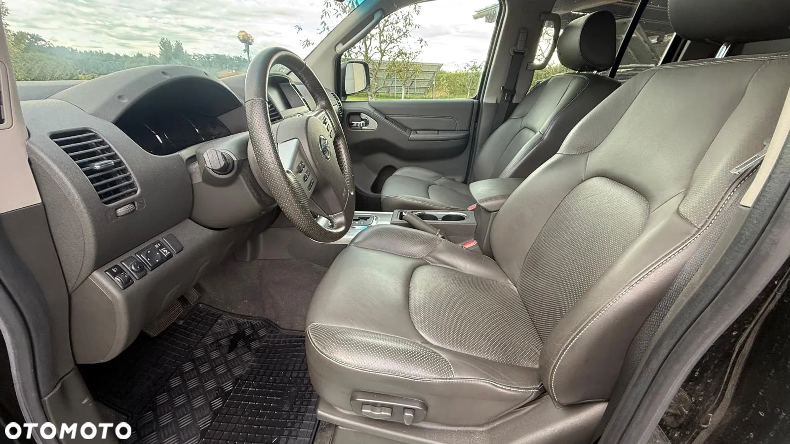 Nissan Navara 3.0 D V6 Platinum Long EU5 - 11