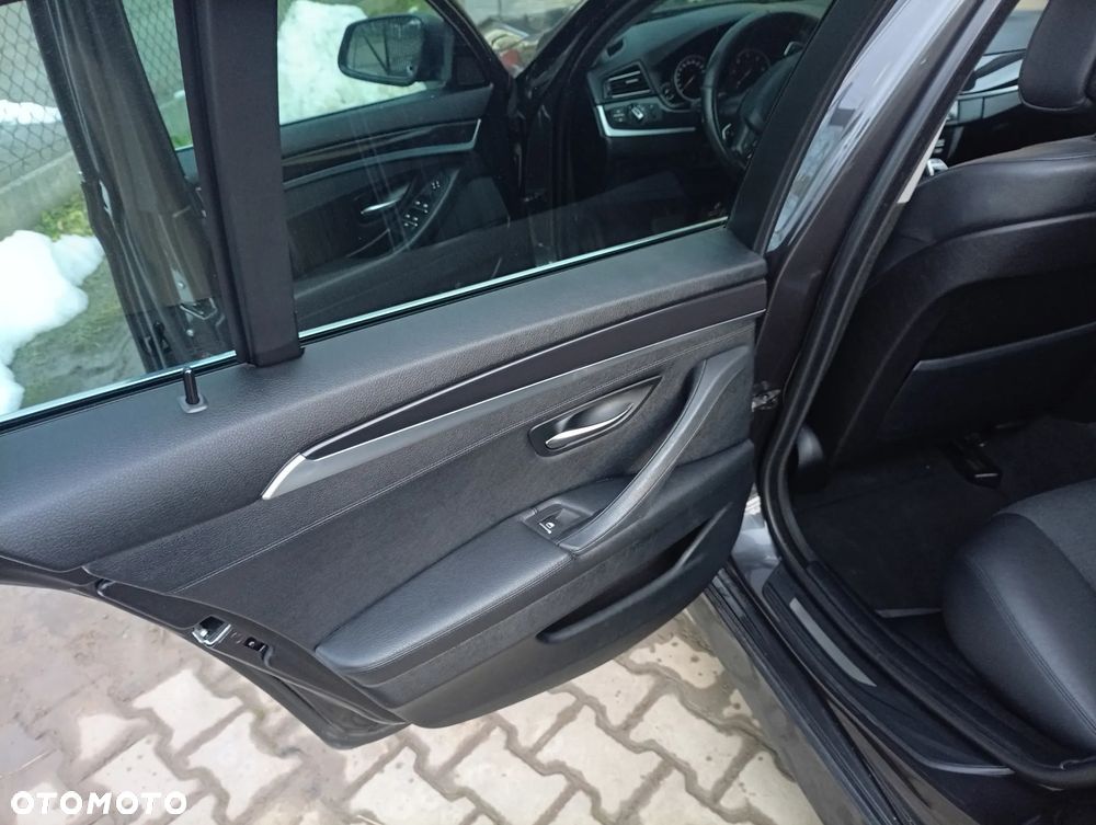 BMW Seria 5 525d xDrive Sport-Aut Modern Line - 17