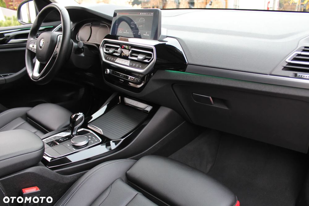 BMW X3 xDrive20i Luxury Line - 23