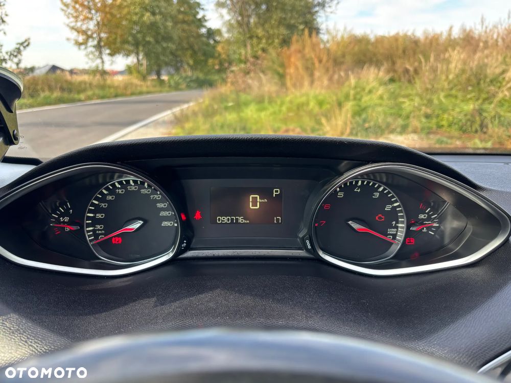 Peugeot 308 - 8