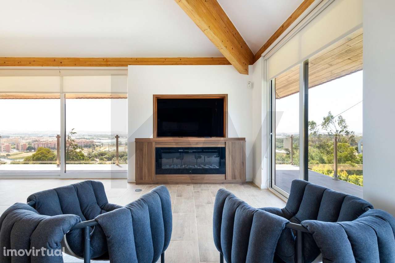 Moradia duplex isolada em Sintra, com vista mar e para o Palácio da Pe - Grande imagem: 4/60