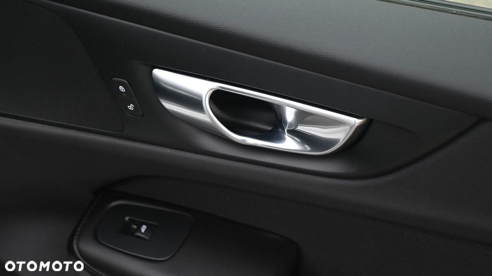 Volvo V60 B3 B Momentum Pro - 33