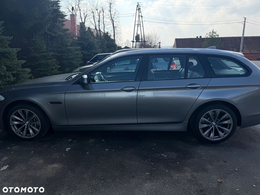 BMW Seria 5 525d xDrive Sport-Aut - 9