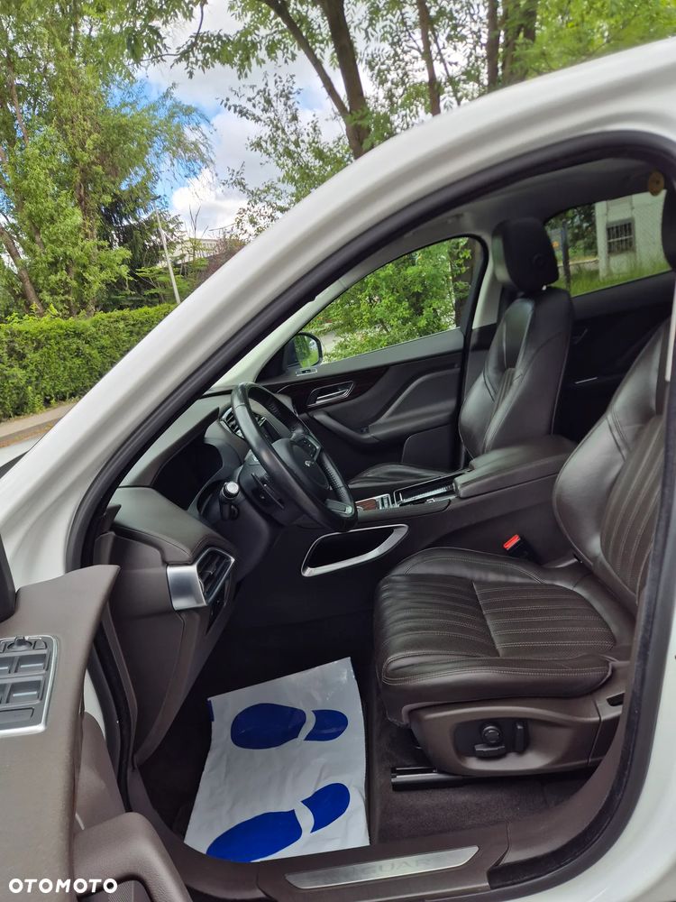 Jaguar F-Pace 2.0 i4D AWD Prestige - 11