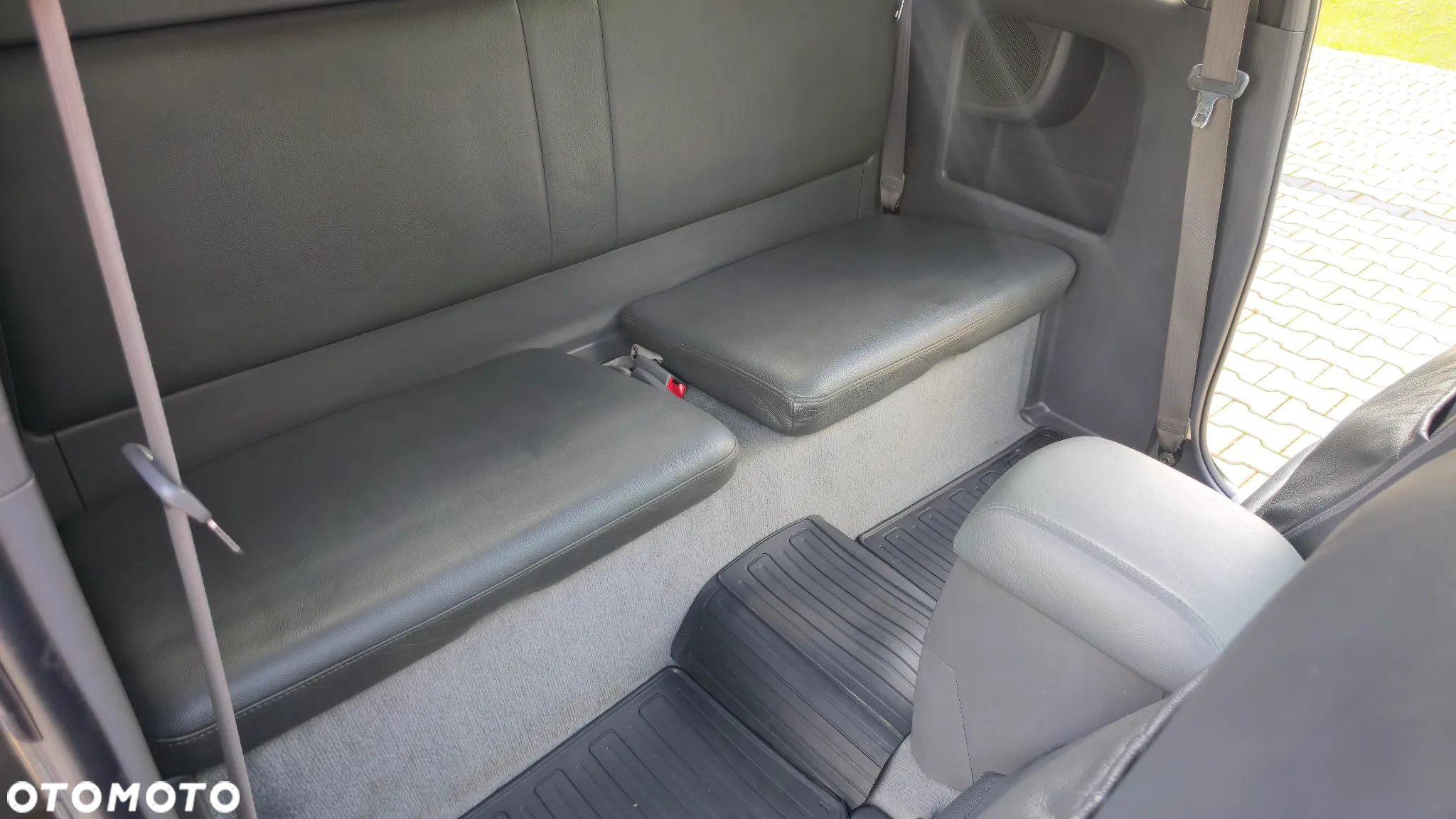 Toyota Hilux 2.5 D-4D SR - 30
