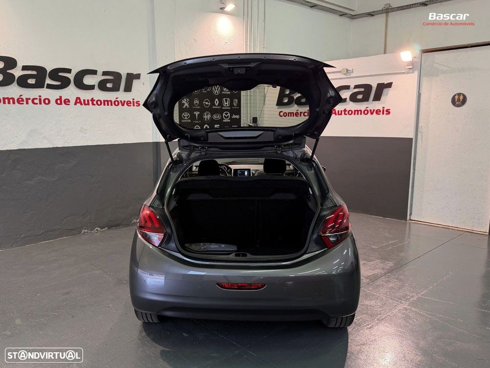 Peugeot 208 1.2 PureTech Signature - 8