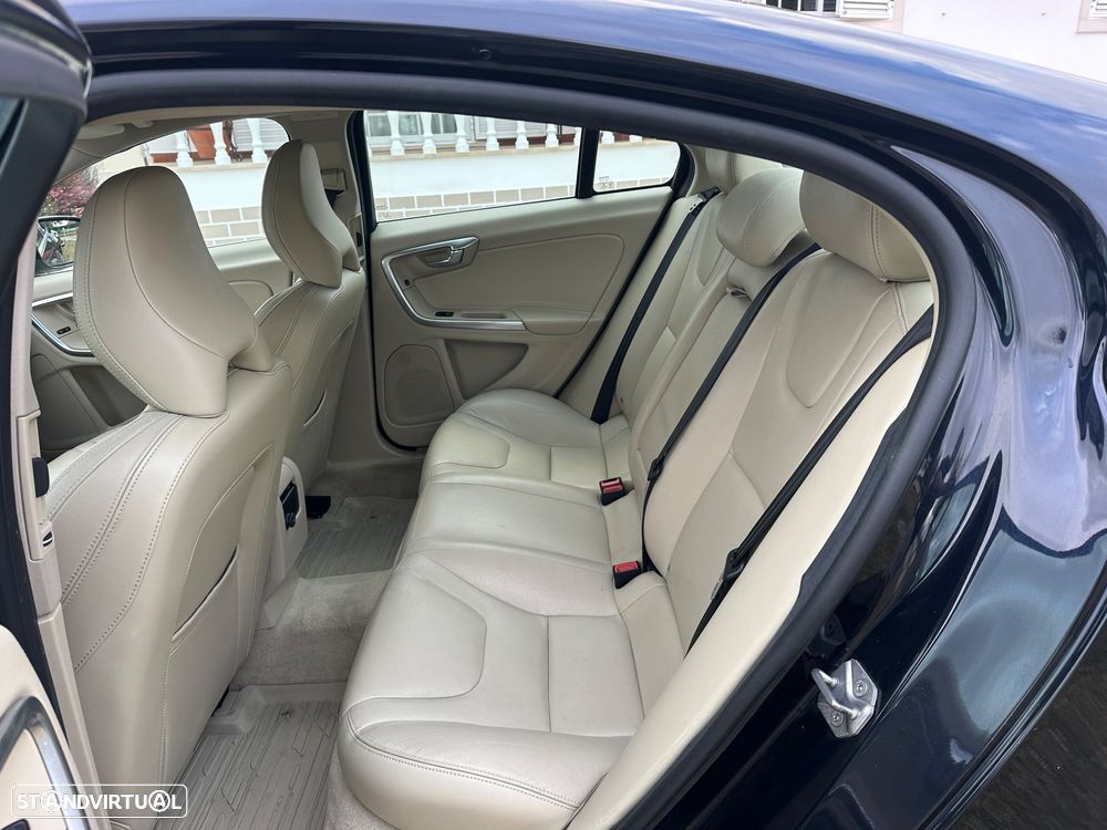 Volvo S60 2.0 D3 Summum - 28