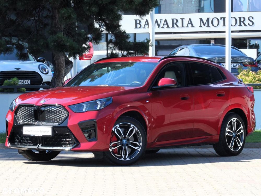 BMW iX2 eDrive20 66.5kWh M Sport - 1