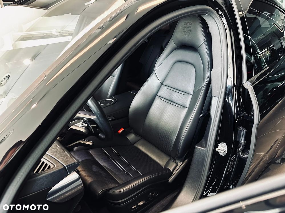 Porsche Panamera 4 Platinum Edition - 11