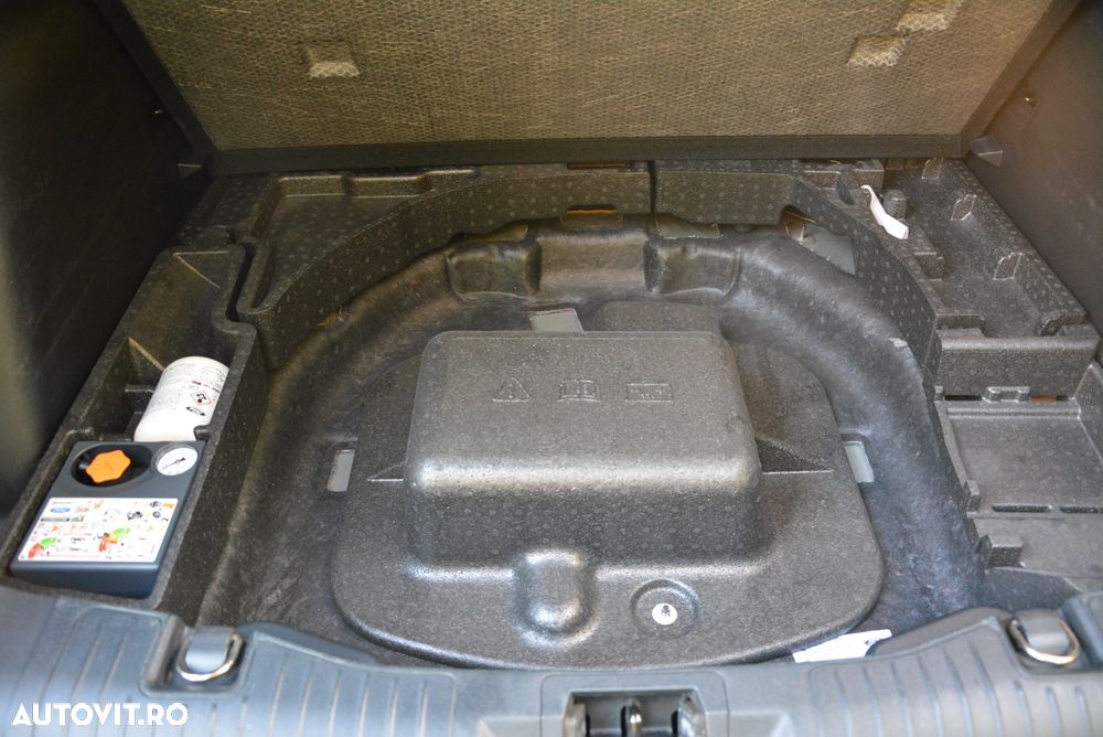 Ford Kuga ver-2-5-duratec-fhev-st--line - 24