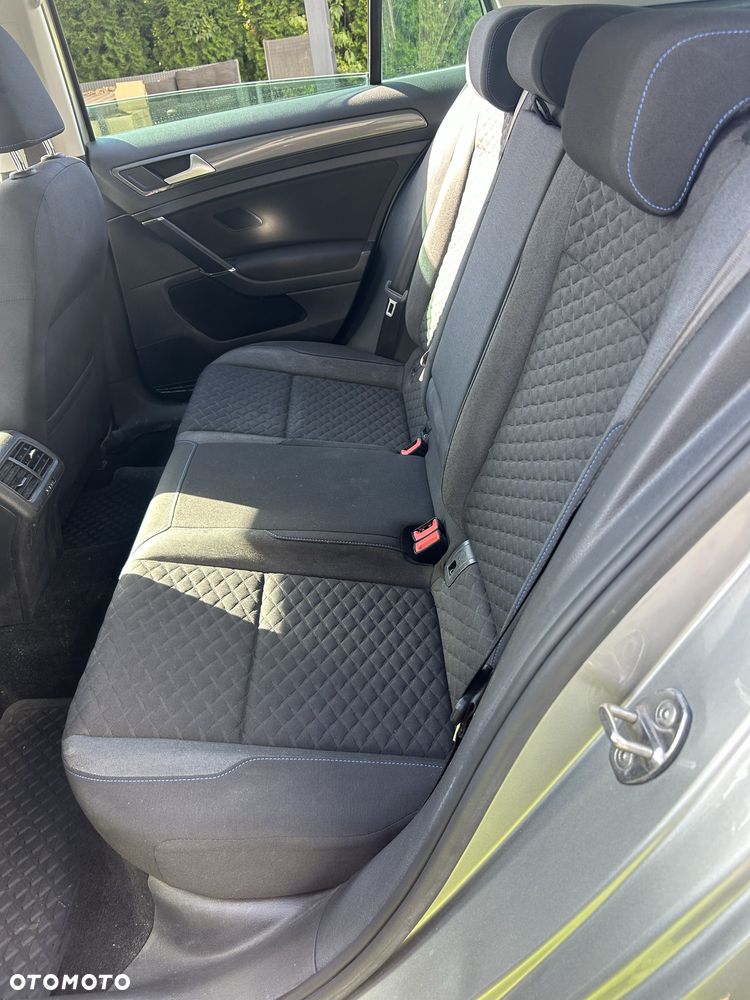 Volkswagen Golf - 6