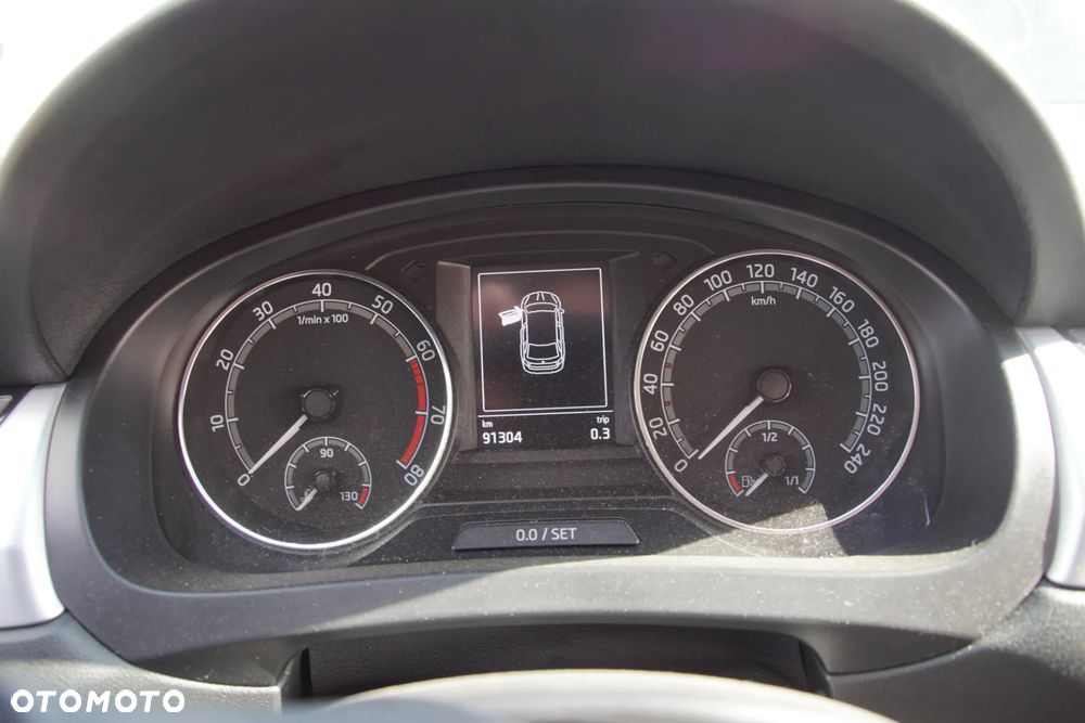 Auto na części - Skoda Rapid Lift 1.0 TSI 110 KM DKRC SEP LF8H 2019R Silnik Skrzynia Drzwi Maska Błotnik Klapa Zderzak Lusterko Klamka Szyba Lampa Deska Kokpit Sterownik Moduł Czujnik Licznik Wyświetlacz Panel Kierownica - 11