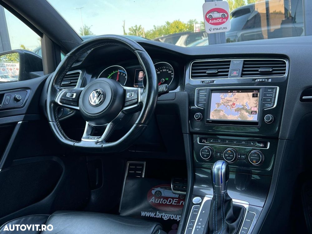 Volkswagen Golf - 8