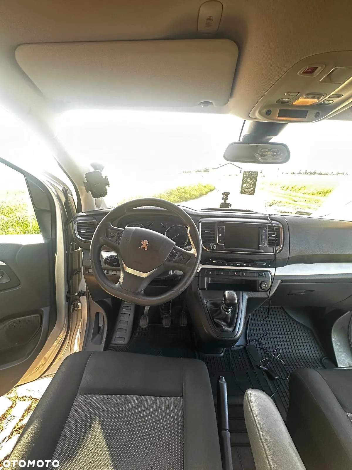 Peugeot Traveller 2.0 BlueHDi Standard Business - 26