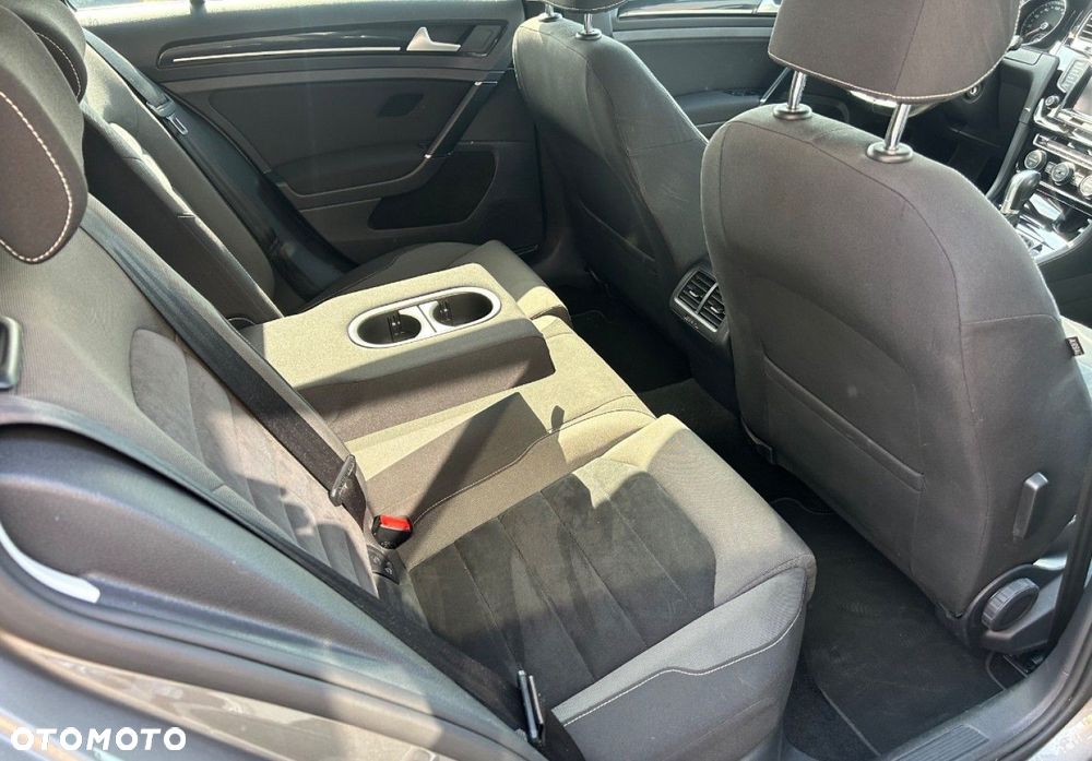 Volkswagen Golf - 17