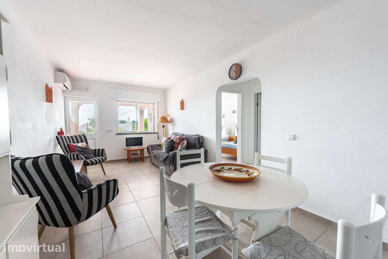 Apartamento T2 no térreo reformado com vista para o mar e grande terra - Grande imagem: 4/26