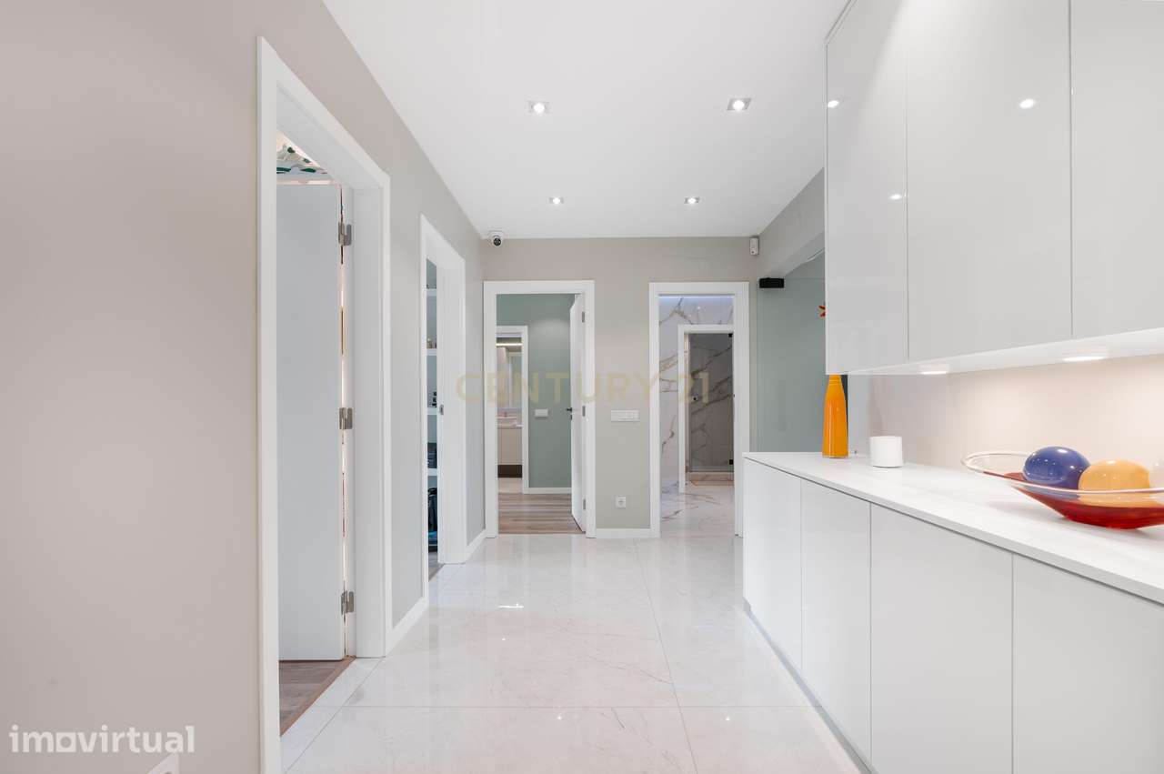Exclusivo Apartamento T4 com Renovação de Charme  | Alameda dos Oceano - Grande imagem: 2/33