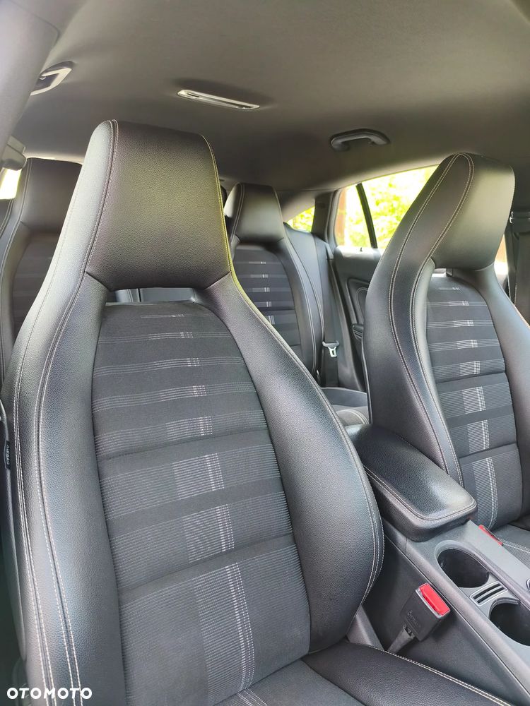 Mercedes-Benz CLA 180 AMG Line - 19