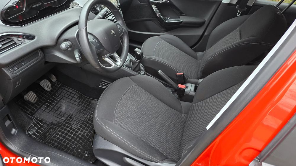 Peugeot 208 1.2 PureTech Style - 10