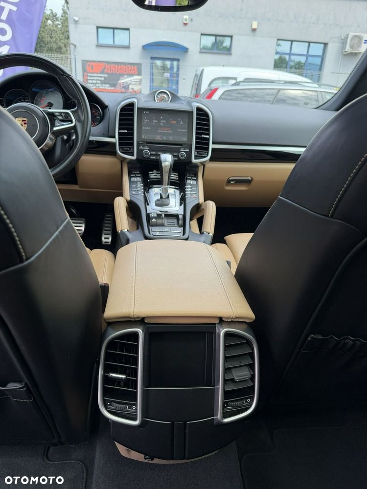 Porsche Cayenne S - 33