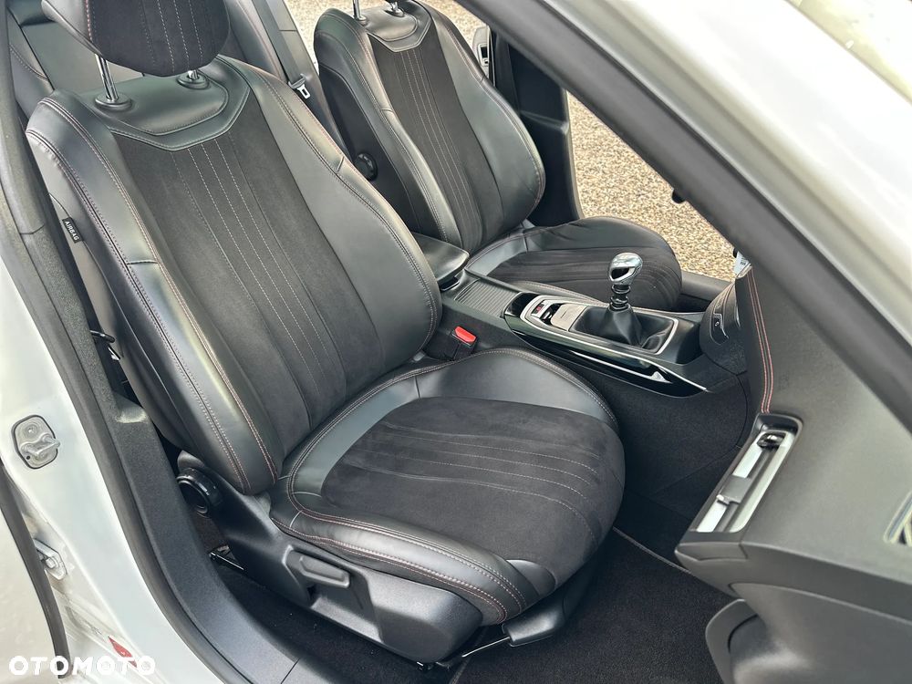Peugeot 308 1.2 PureTech GPF GT Pack S&S - 15