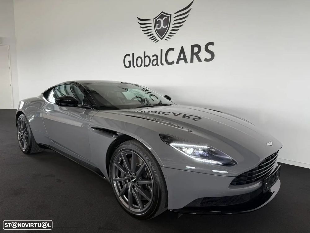 Aston Martin DB11 Coupé - 50