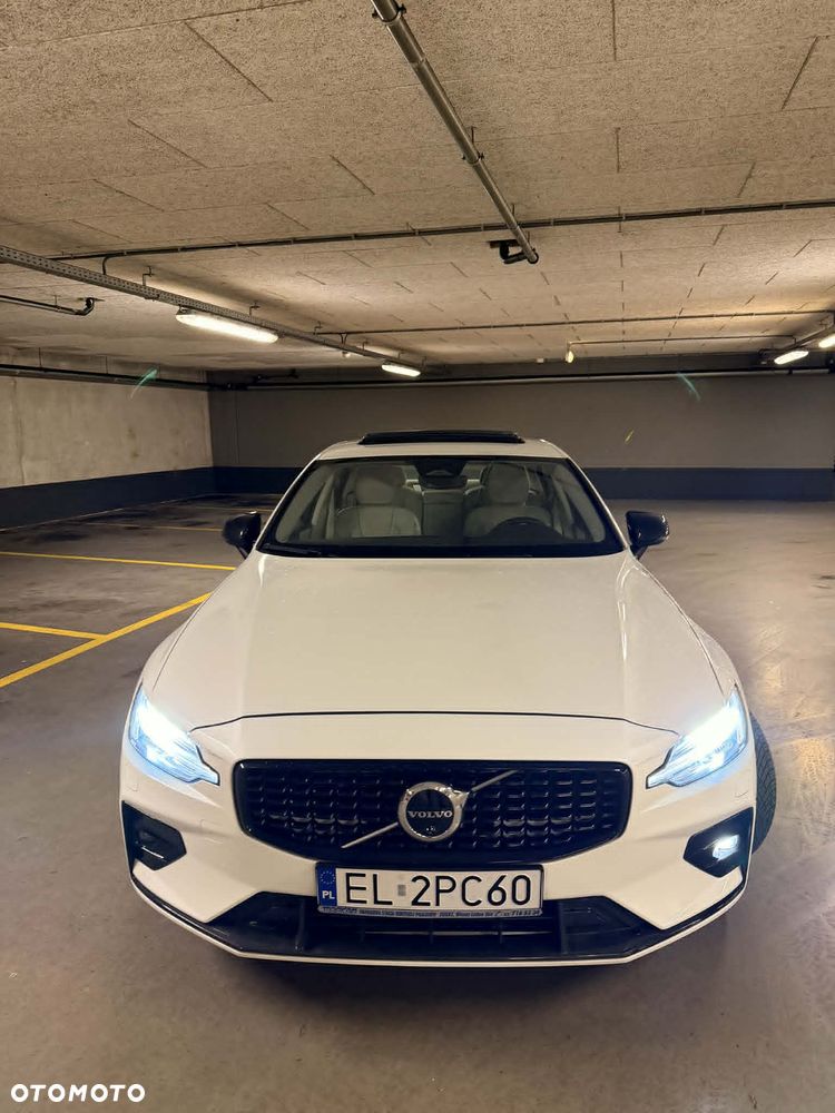 Volvo S60 B5 B R-Design - 4