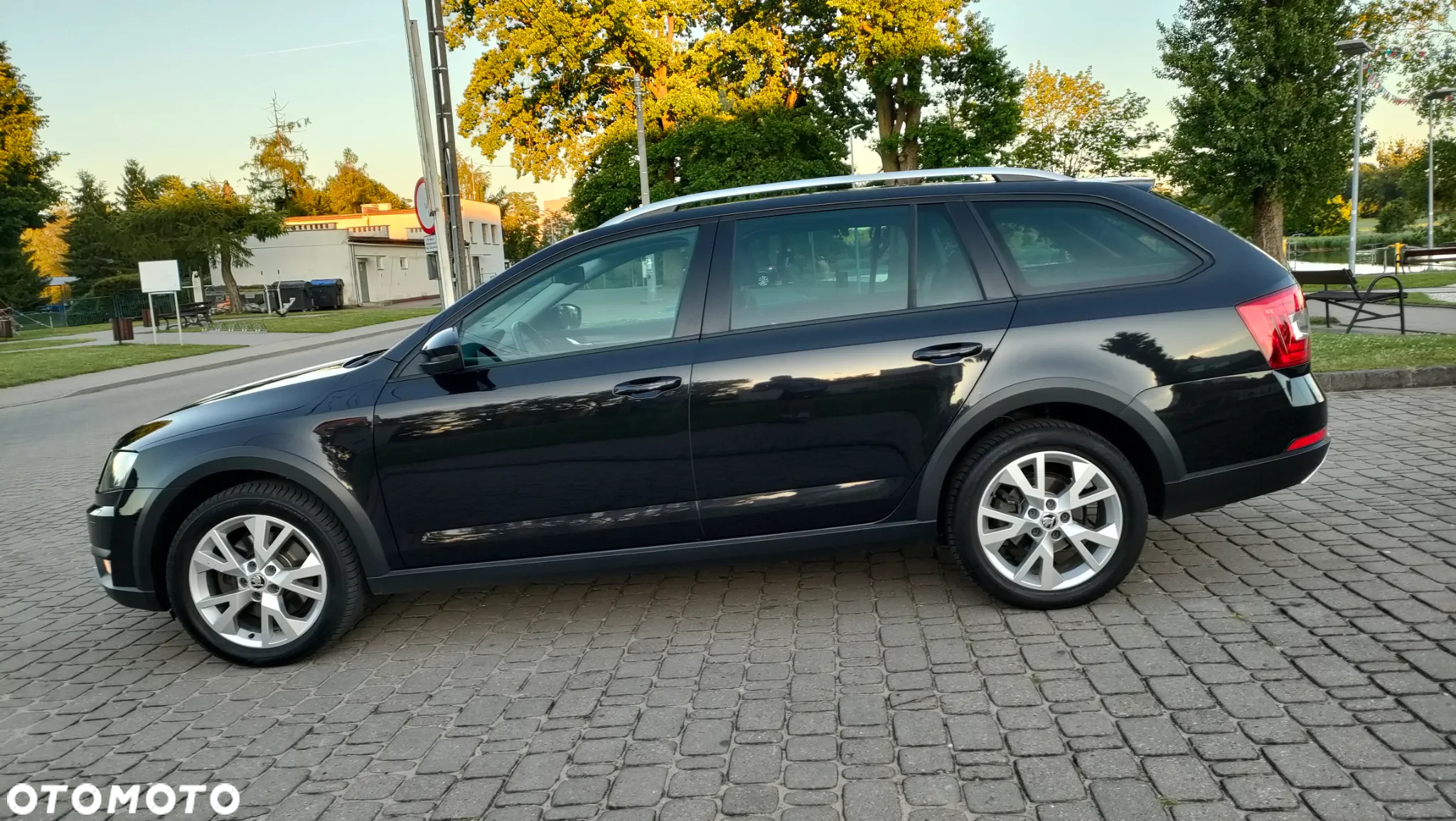 Skoda Octavia Scout 2.0 TDI 4x4 DSG - 18